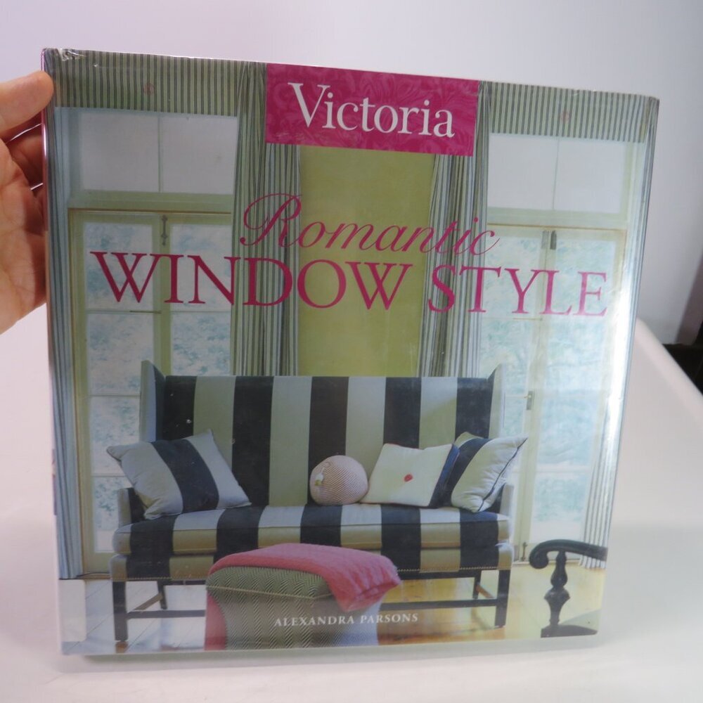 Victoria ROMANTIC WINDOW STYLE hardback w Jacket 10x10" 150pgs